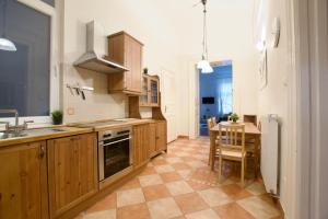 Standard Apartment by Hi5- Király Apartment