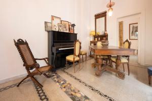 Villetta storica nel cuore di Napoli by Dimorra