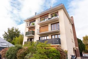 Appartements Charmant Appart, terrasse verdoyante, proche Paris : Appartement - Vue sur Jardin