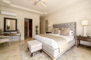 Luxurious Villa in Stunning Beach