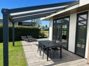 Cube 8 - Neues Ferienhaus im Ferienpark am Badesee - Velp