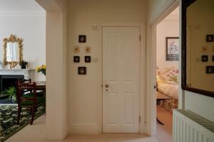 LOVELY CHELSEA APARTMENT in QUIET NEIGHBOURHOOD