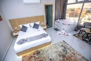 Royal Pyramids View Inn