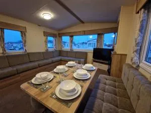 Serene Chalet Retreat in Chichester - Eastergate