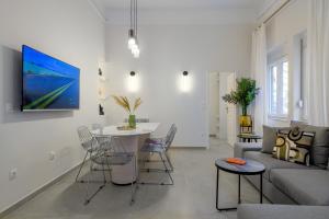 Koukaki Cielo Villa10 -Pvt Yard 3BR 8ppl -10min Metro Acropolis