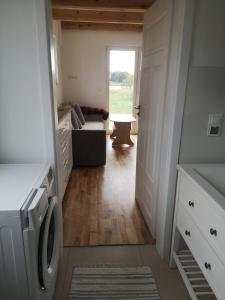 Domek nad jeziorem z prywatnym pomostem