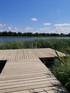 Domek nad jeziorem z prywatnym pomostem