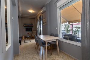 Jacuzzi Patio & Acropolis view 2-BD Retreat