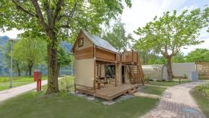 Three-Bedroom Tent room in Lago Idro Glamping Boutique