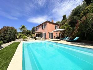 Villa Paloma pour 6 personnes avec piscine privée, à deux pas du Golf de Valcros, à La Londe-Les-Maures