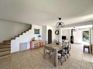 Villas Villa Paloma pour 6 personnes avec piscine privee, a deux pas du Golf de Valcros, a La Londe-Les-Maures : photos des chambres