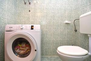 Welcoming apartment with shared pool