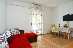 Cozy apartment with shared pool