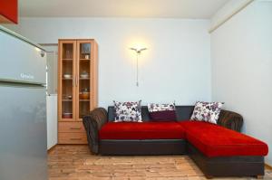 Cozy apartment with shared pool