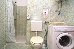 Cozy apartment with shared pool