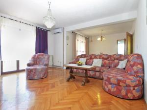 Bright apartment with garden and balcony 