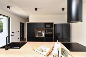 Spacious villa with pool and garden in Stokovci