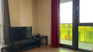 Stratford 2 bedroom Apartment with 2 Bathrooms & Great Links