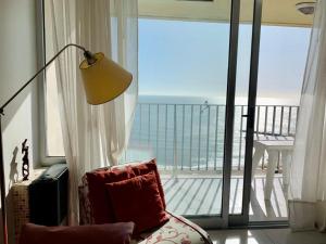 Departamento de tres ambientes frente al mar