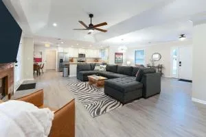 15 Min to UA Private Heated Pool Huge Yard Luxe Master - Eutaw