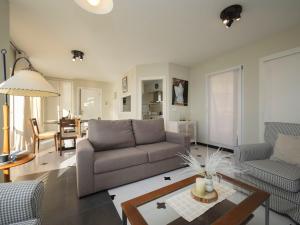Apartment Les Roquetes by Interhome
