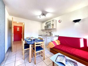 Appartements Appart 2 pieces 4 pers, proche Prorel, balcon, parking - FR-1-330C-5 : photos des chambres