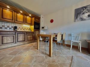 Appartements Appartement T2 avec terrasse et parking, ideal pour familles - FR-1-624-88 : photos des chambres