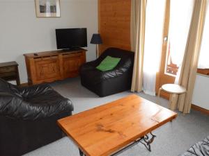 Apartment Mireille Nr- 8 by Interhome