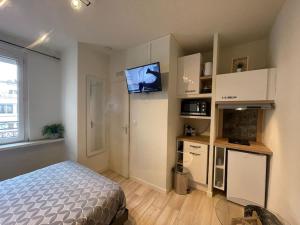 Appartements Lion d-or 23 - Chambre meublee et equipee en centre-ville : photos des chambres