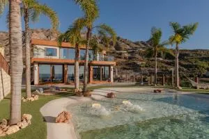 RentitSpain Villa Playa Cristal Vista al Mar, Piscina, Jacuzzi y Lujo - Ítrabo