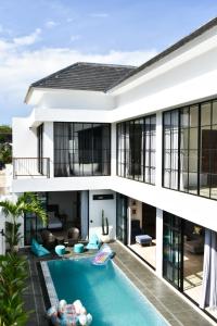 The W House, Luxury Villa 5 minutes from the beach