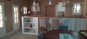 Villas Ancien relais de chasse, isole en pleine nature provencale 11 couchages, modulable 7 : photos des chambres