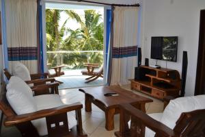 Cowrie Shell Beach Apartments Official