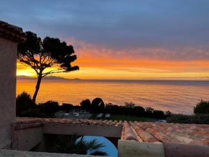 La Roche Bleue - Villa de charme avec vue exceptionnelle bord de mer piscine privée jardin et terrasse