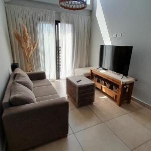 Apart Margarita, 1 dormitorio con balcón y cochera