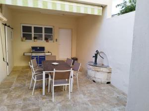 Maisons de vacances chez sandrou : Maison 2 Chambres