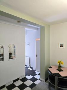 The Big Belfast House Modern 6 Bedroom Townhouse in the Gaeltacht Quarter