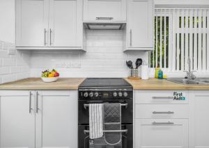 Elegant 3 Bedroom Detached House By Your Lettings Short Lets & Serviced Accommodation Peterborough With Free WiFi & Parking