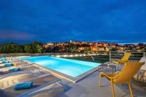 NEW Villa Consido, a 3-Bedroom Retreat with sea views - Vranjča