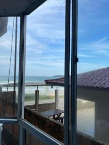 Pé na areia Apto Bombas