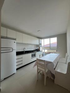 Pé na areia Apto Bombas