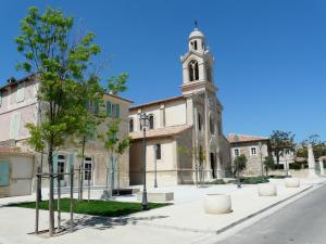 Villas Vacation rental in the Alpilles, Provence, close to the village center - Beautiful view -Air conditionning Heated pool and spa - sleeps 8 : photos des chambres