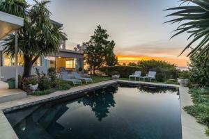 4 Bedroom Villa Cramond in Camps Bay