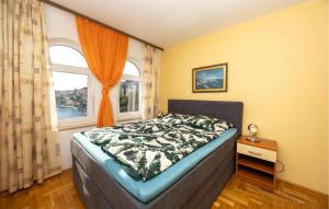 Beautiful Apartment In Okrug Gornji