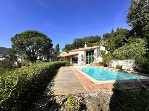 Villas Villa Lougabie pour 8 personnes, vue mer et piscine sur le Domaine de Valcros a La Londe-Les Maures : photos des chambres