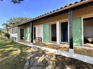 Villas Villa Lougabie pour 8 personnes, vue mer et piscine sur le Domaine de Valcros a La Londe-Les Maures : photos des chambres
