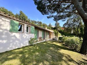 Villa Lougabie pour 8 personnes, vue mer et piscine sur le Domaine de Valcros à La Londe-Les Maures