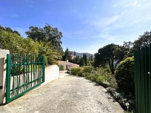 Villa Lougabie pour 8 personnes, vue mer et piscine sur le Domaine de Valcros à La Londe-Les Maures