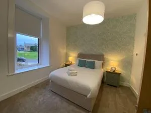 1 Smithhills Sleeps 5 Central and Spacious - Barrhead