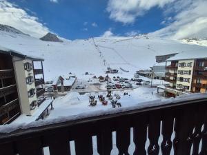 Duplex rénové skis aux pieds, 3 pièces, balcon à Tignes - FR-1-502-518